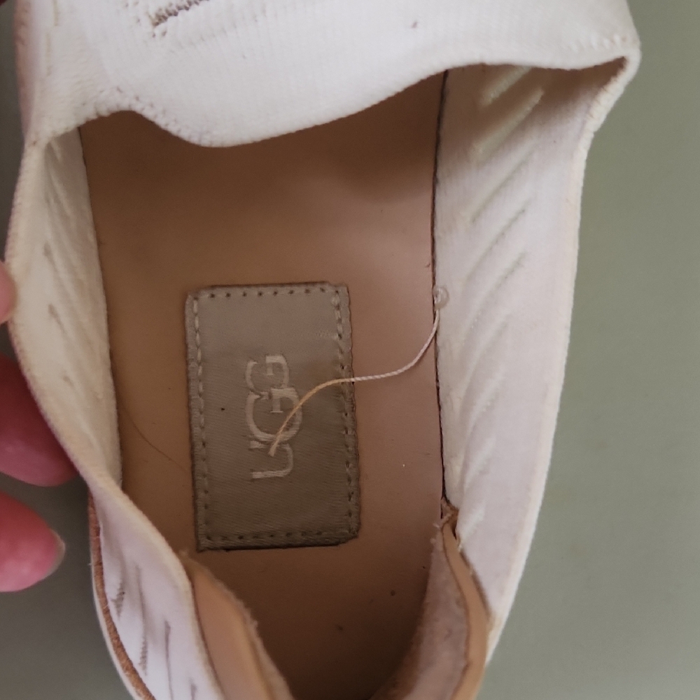 UGG Cream Textured Slip-On Loafers *Hehab* - Picture 7 of 9